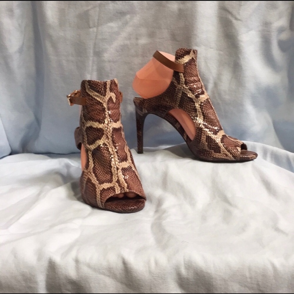 3 inch heels. Great used condition